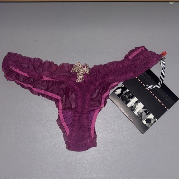 Bristol Six Berry Leopard Nippies & Thong Set - Picture 6 of 6